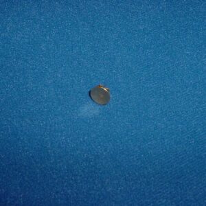 Korvakorutausta, kullan värinen, pituus 1 cm,  läpi pistettävä, hinta / pari